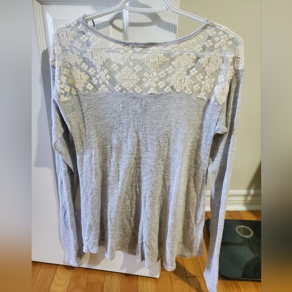 Long sleeve grey shirt with elephant - Picture 2 of 5